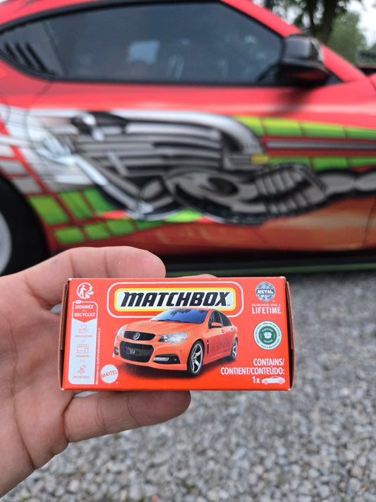Holden VF Commodore SSV (Chevy SS) - orange (box)
