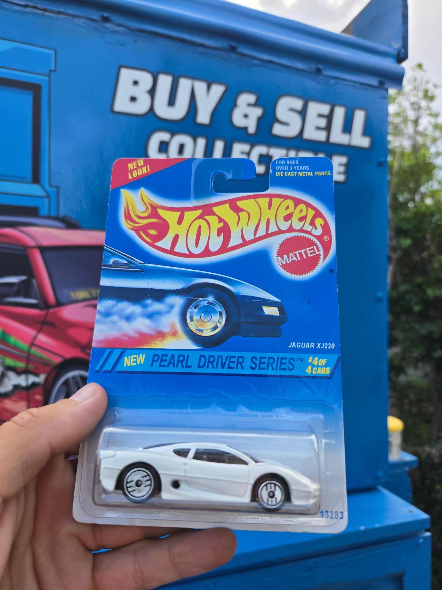Jaguar XJ 220- white