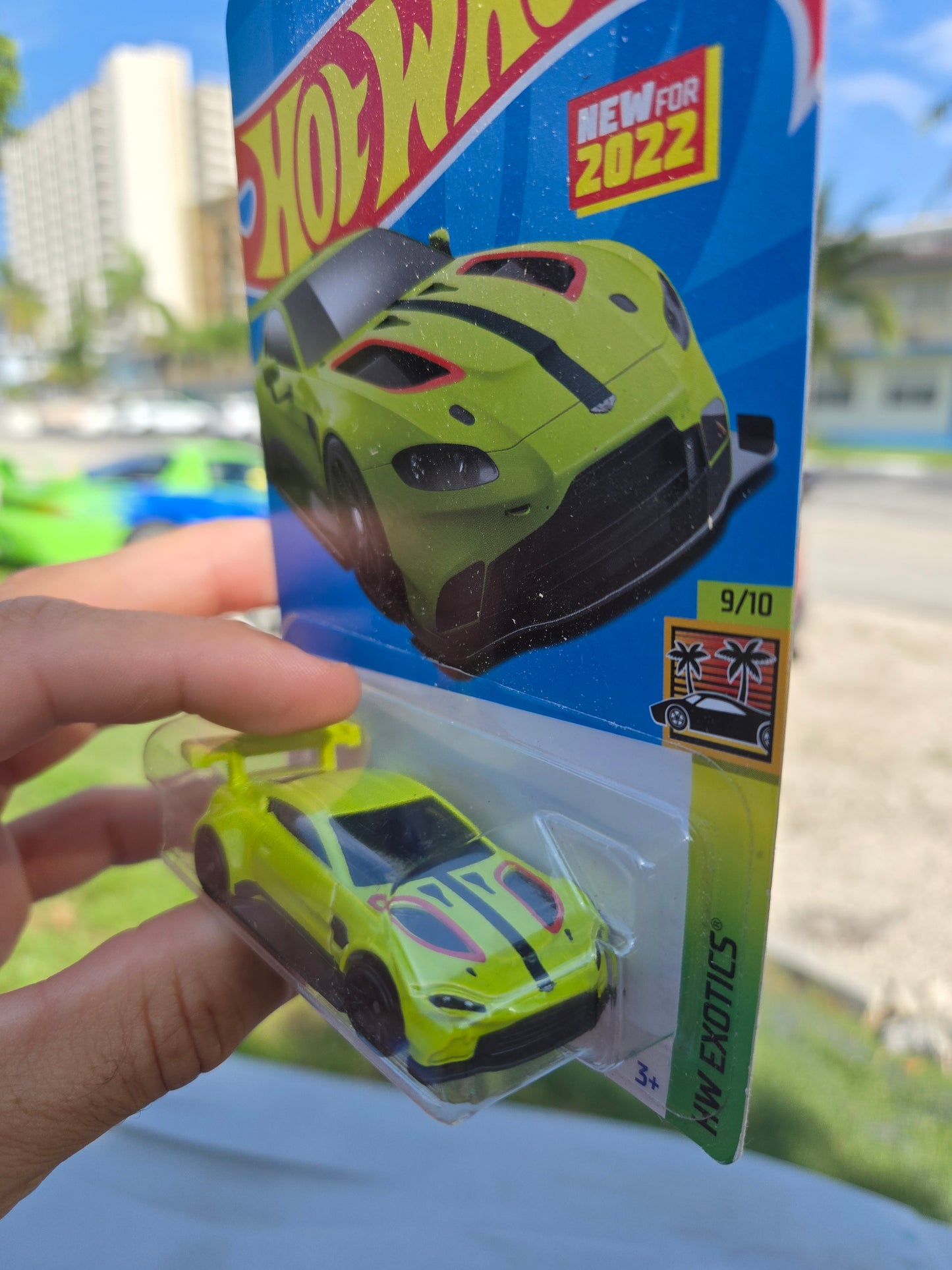Aston Martin Vantage GTE – highlighter, yellow