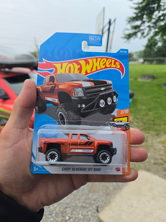 Chevy Silverado Off road - orange
