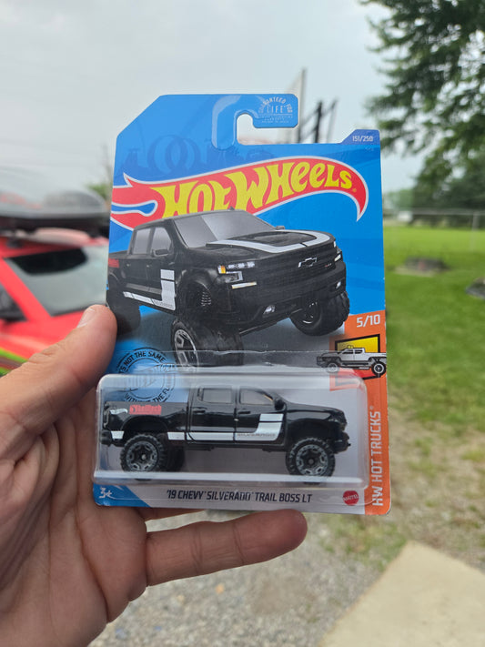 ‘19 Chevy Silverado Trail Boss LT- black