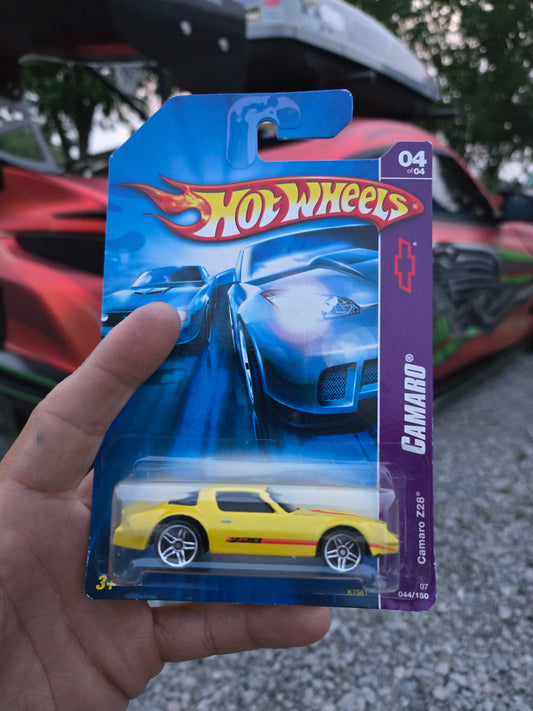 Camaro Z 28 - yellow