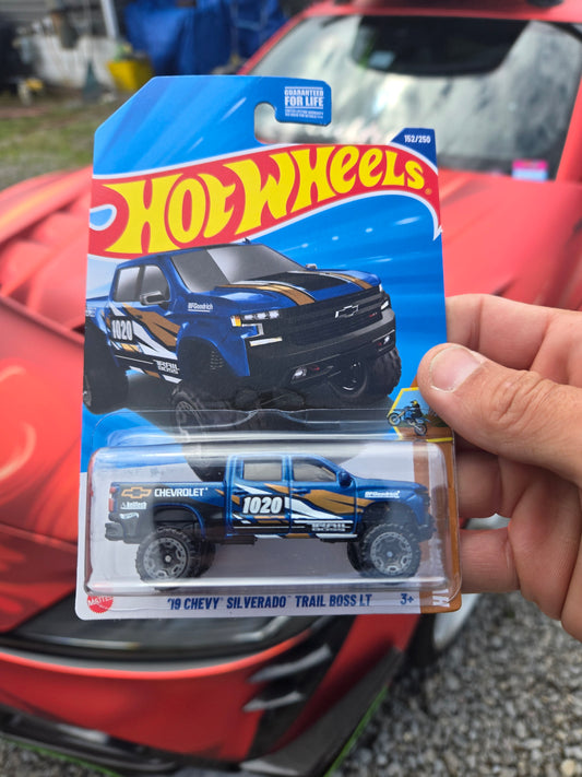 19 Chevy Silverado trail boss LT - blue