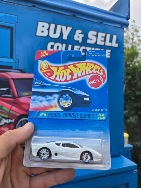 Jaguar XJ 220- white