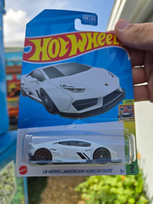 Liberty walk Lamborghini Huracan coupe - white