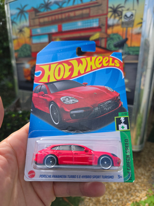 Porsche Panamera Turbo S Hybrid- red
