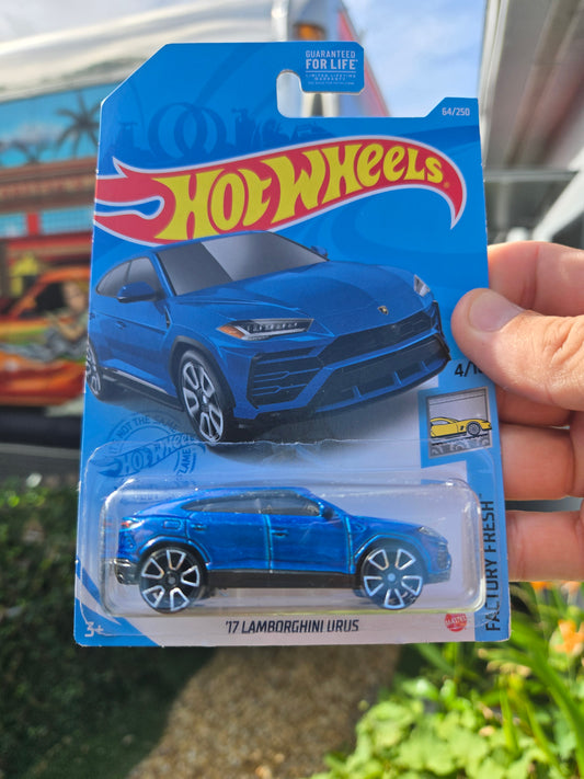 ‘17 Lamborghini Urus – blue