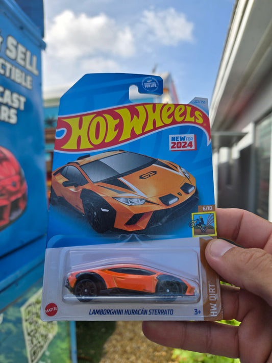 Lamborghini Huracan Sterrato - orange