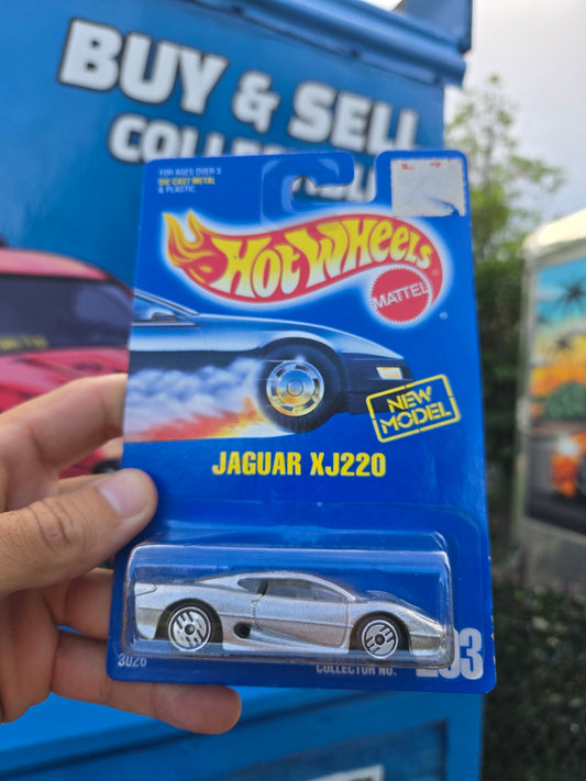 Jaguar XJ 220- silver