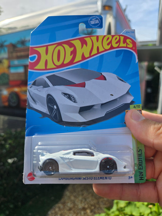 Lamborghini Sesto Elemento - white