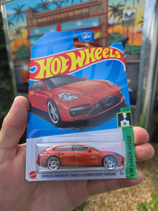 Porsche Panamera turbo S hybrid - orange