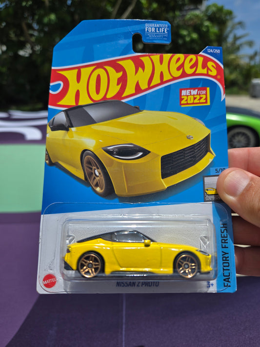 Nissan Z - yellow
