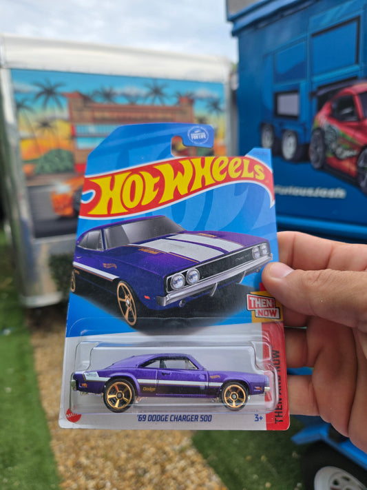 1969 Dodge Charger 500 – purple