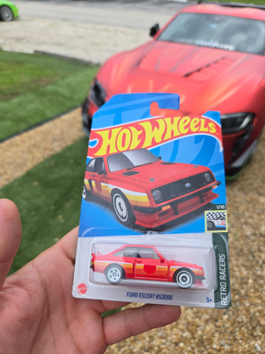 Ford escort RS 2000 – red