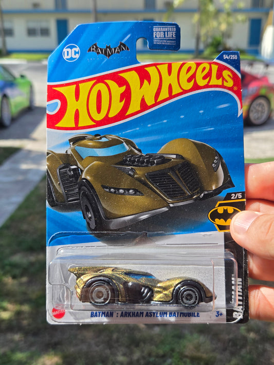 Batman : Arkham Asylum Batmobile - gold
