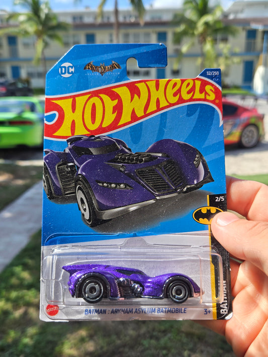 Batman : Arkham Asylum Batmobile - purple
